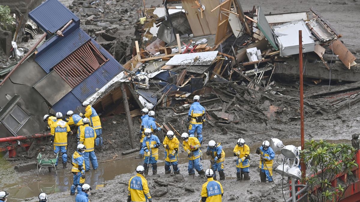 Záplavy v Japonsku: Pátrání po přeživších komplikují vydatné deště